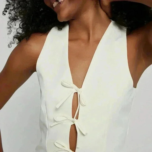 Apricot Casual Women's Summer Solid Color V-Neck Knotted Tank Top - Picture 6 of 6